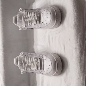 WHITE NIKE AIRFORCE ONES SIZE 10
